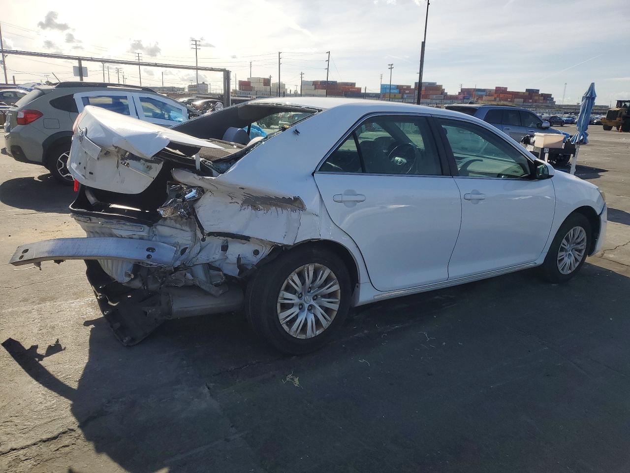 2014 TOYOTA CAMRY LE photo 5
