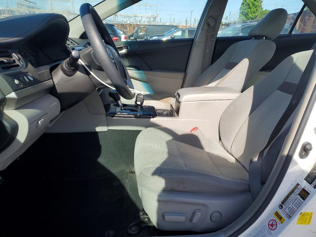 2014 TOYOTA CAMRY LE photo 13