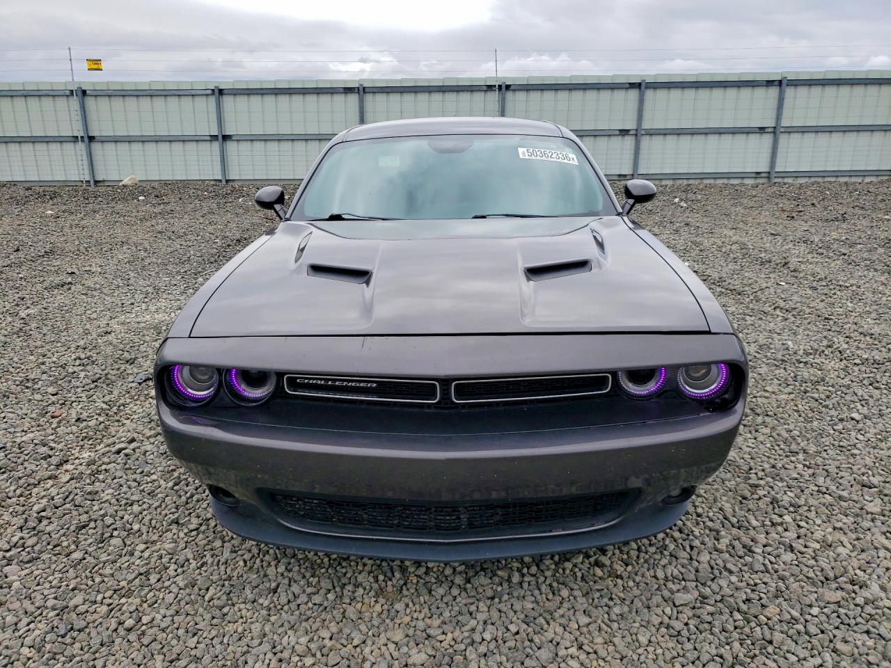 2016 DODGE CHALLENGER SXT photo 9