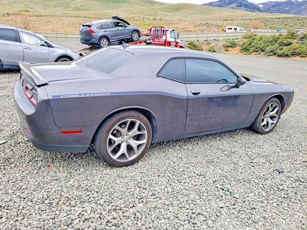 2016 DODGE CHALLENGER SXT photo 5