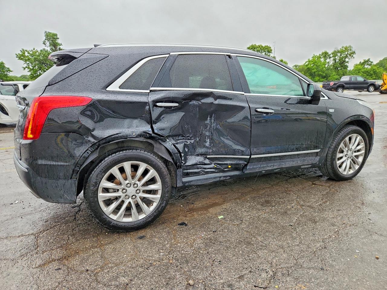 2017 CADILLAC XT5 PLATINUM photo 3