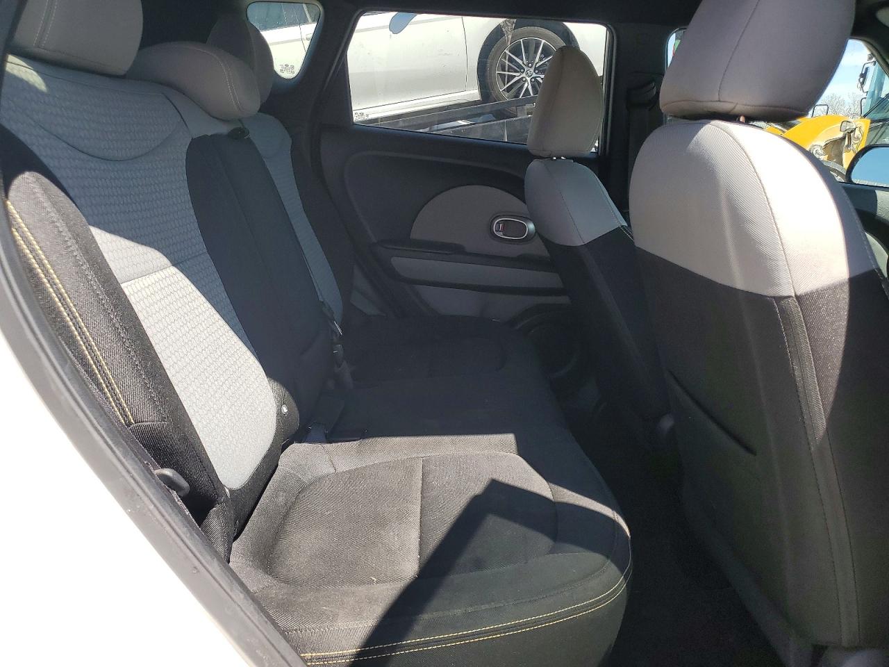 2016 KIA SOUL + photo 19