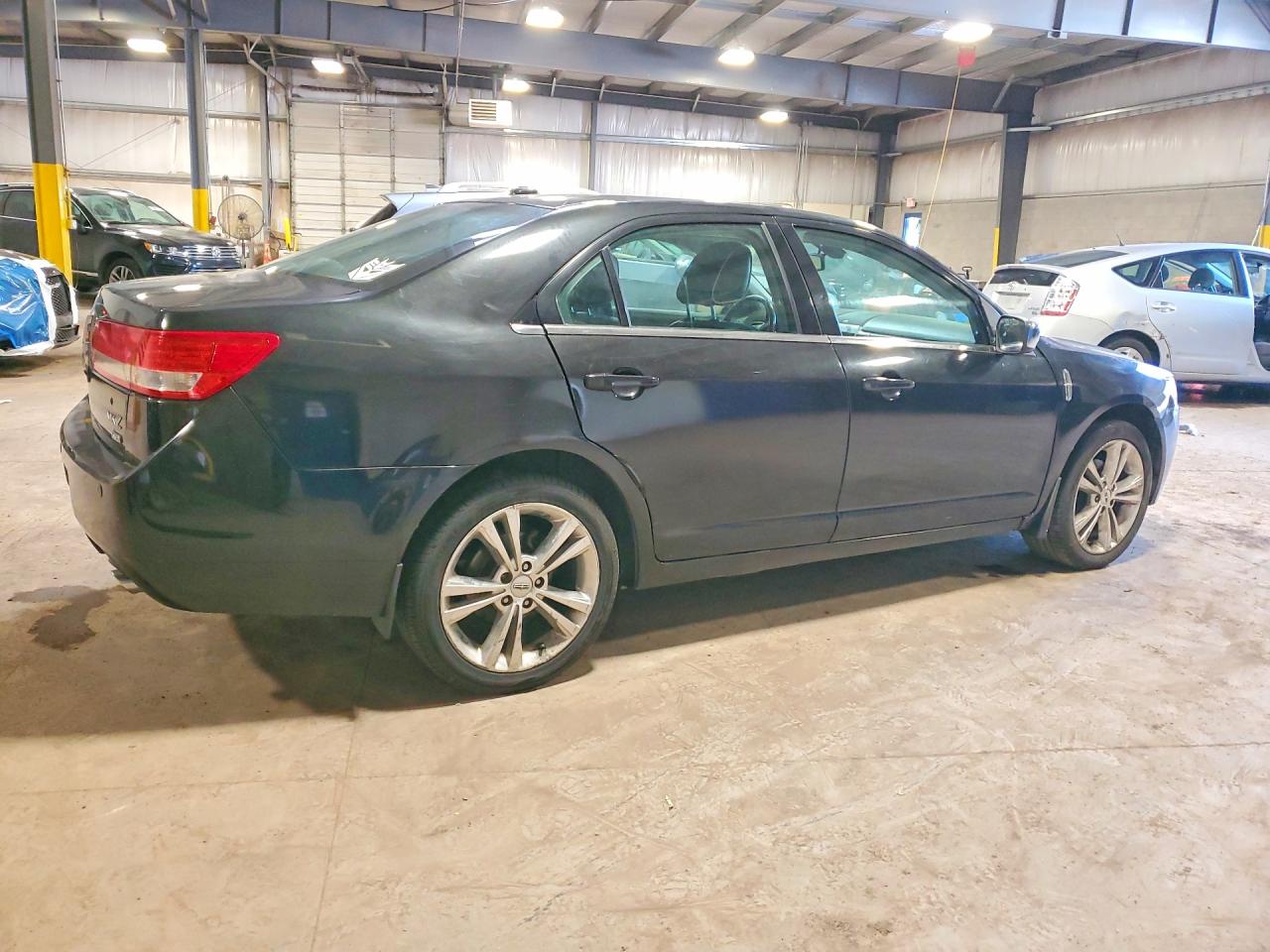 2010 LINCOLN MKZ photo 5