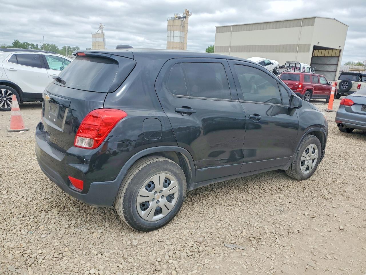 2019 CHEVROLET TRAX LS photo 3