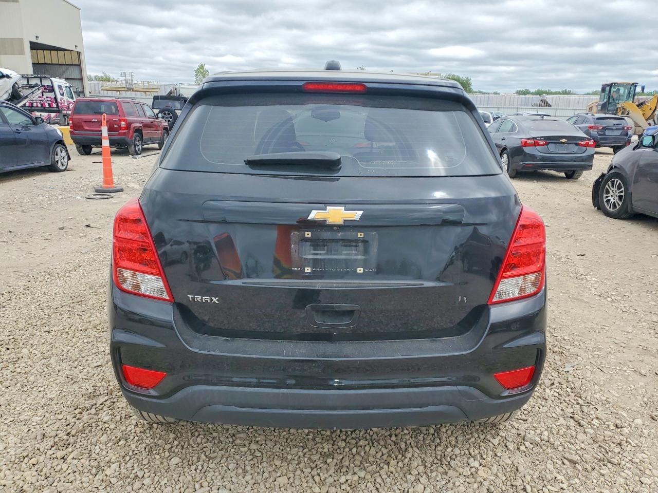 2019 CHEVROLET TRAX LS photo 6