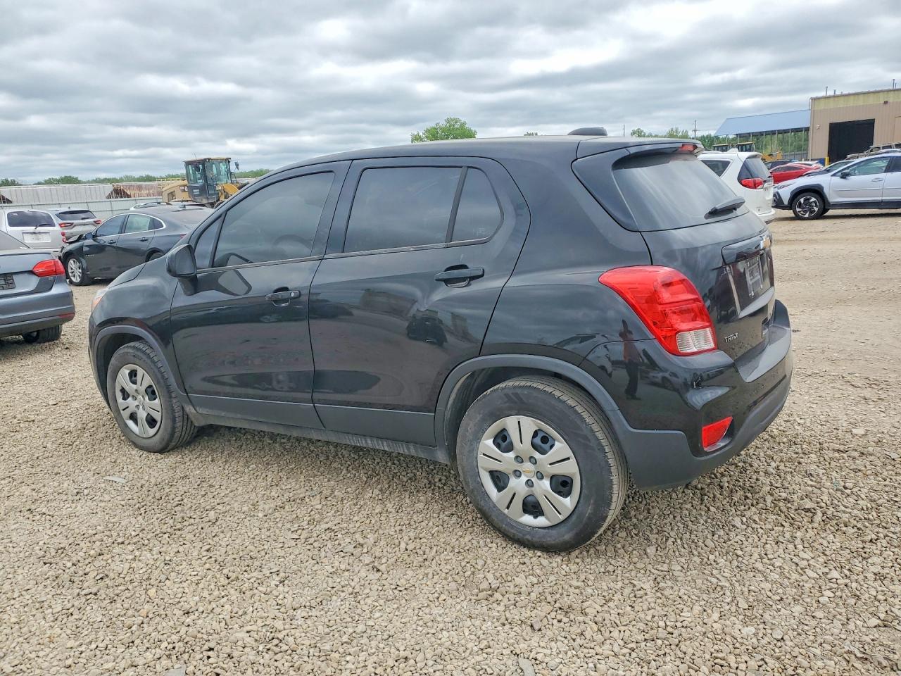 2019 CHEVROLET TRAX LS photo 2