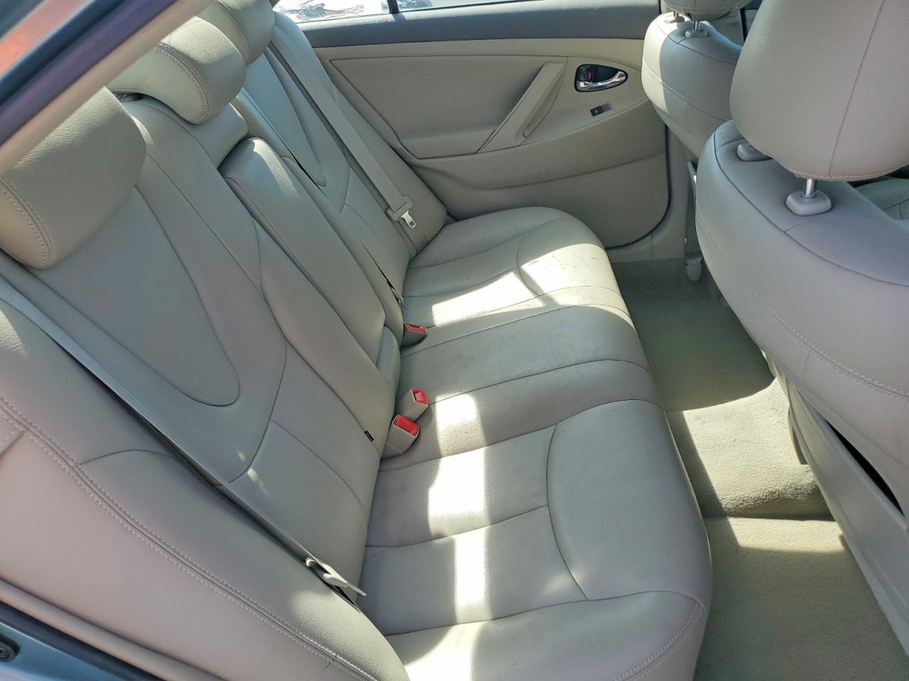 2011 TOYOTA CAMRY LE photo 19