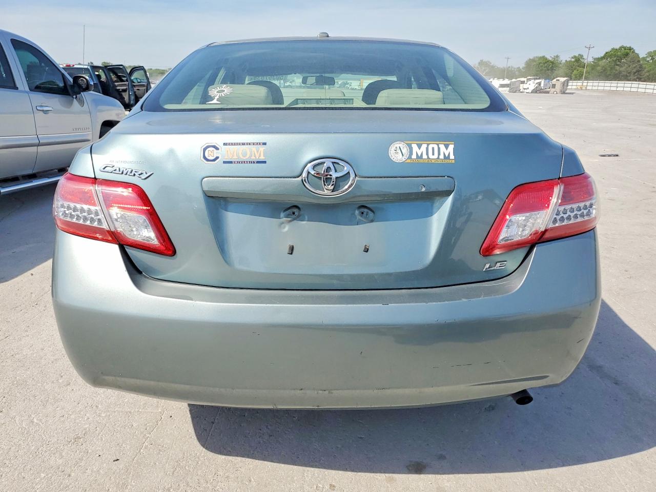 2011 TOYOTA CAMRY LE photo 11