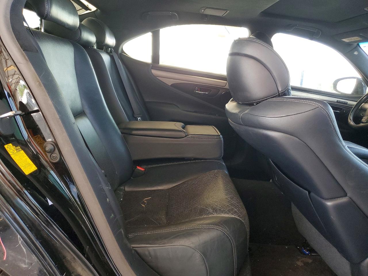 2014 LEXUS LS 460 photo 19