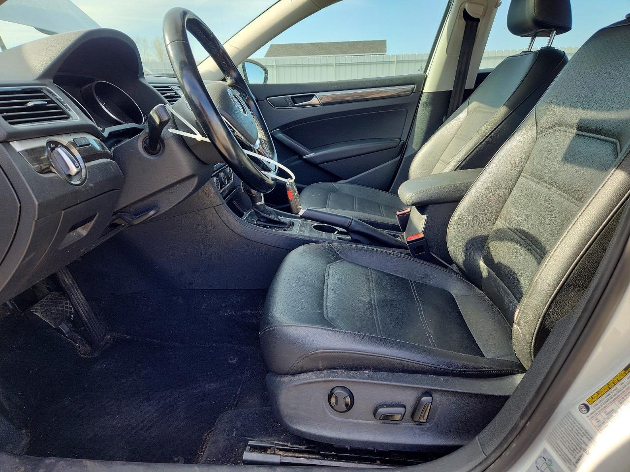 2017 VOLKSWAGEN PASSAT SE photo 7