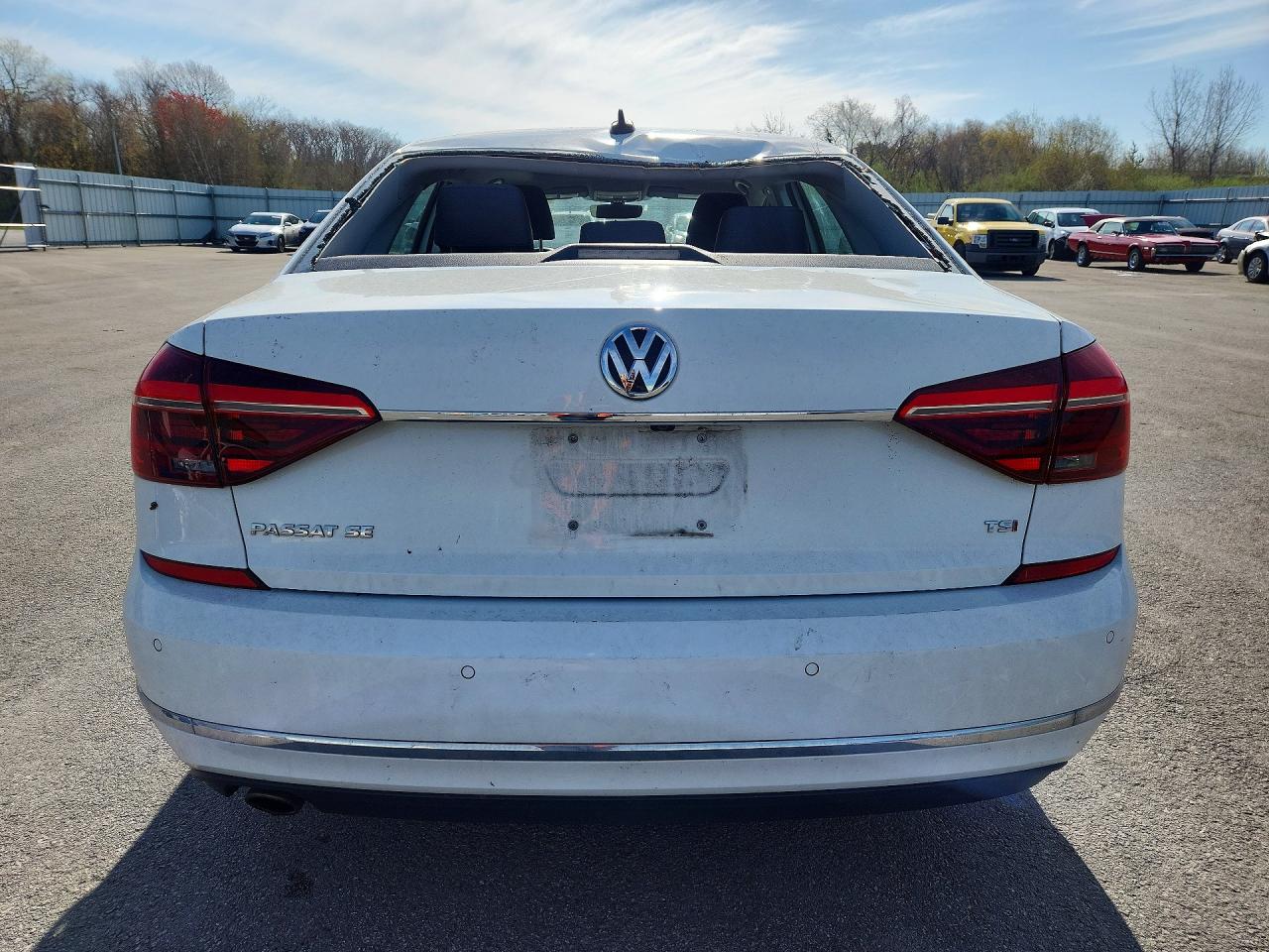 2017 VOLKSWAGEN PASSAT SE photo 6