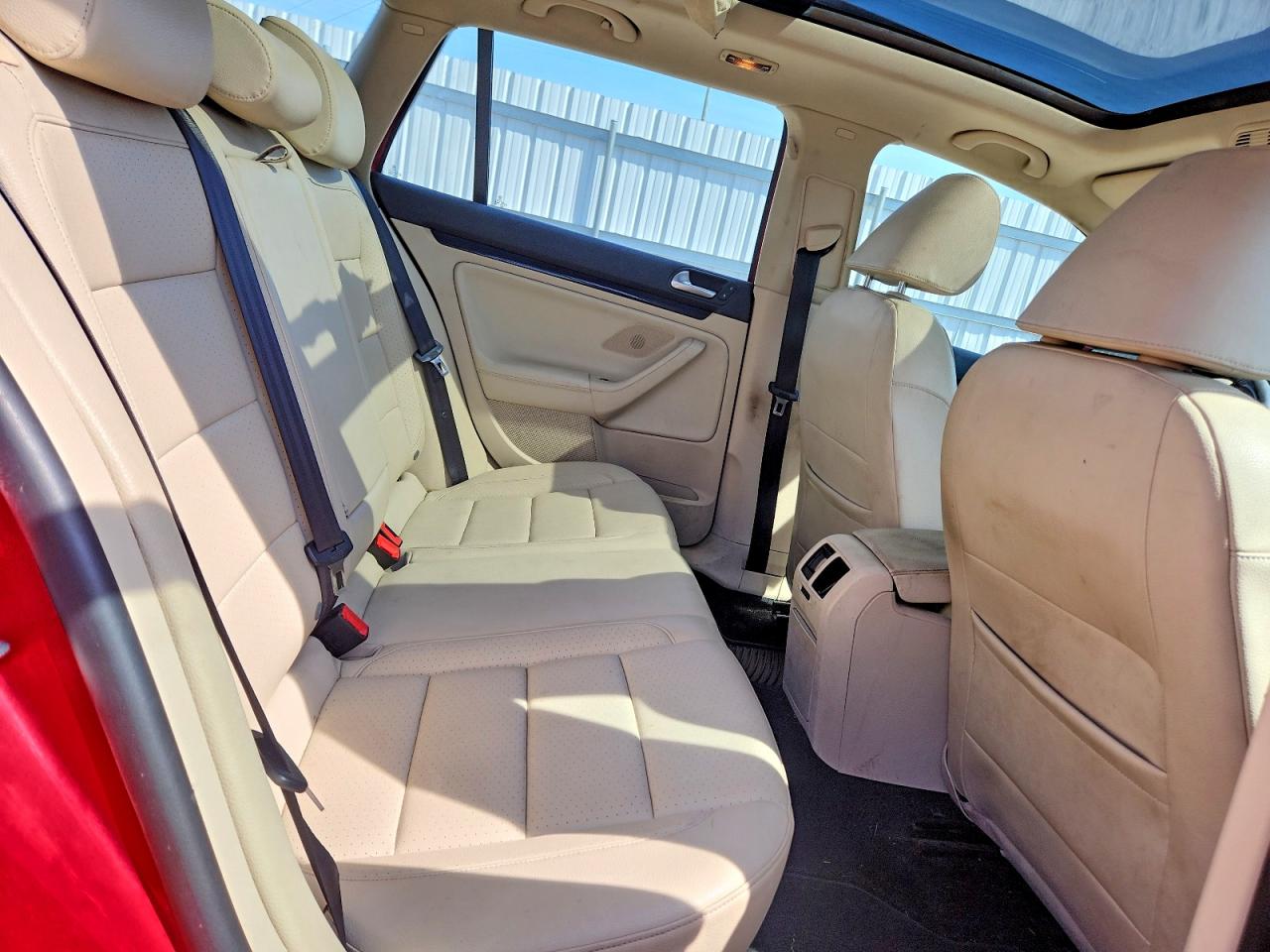 2011 VOLKSWAGEN JETTA TDI photo 31