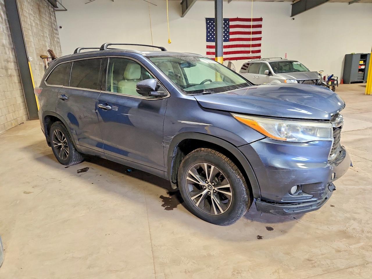 2016 TOYOTA HIGHLANDER XLE photo 10