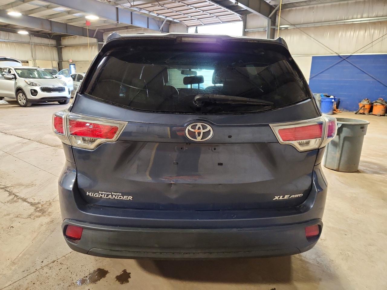 2016 TOYOTA HIGHLANDER XLE photo 16