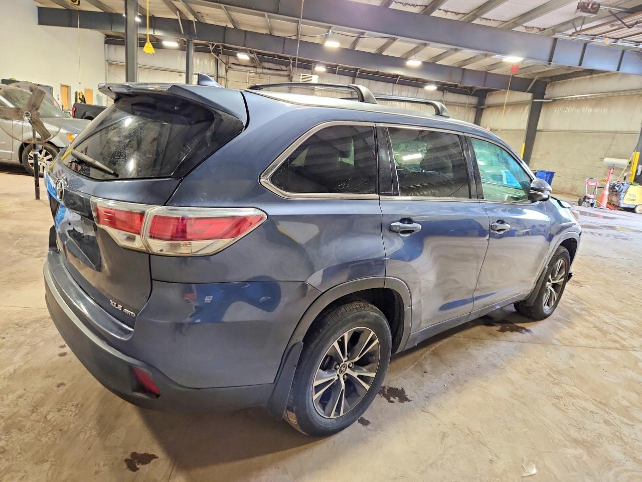 2016 TOYOTA HIGHLANDER XLE photo 7