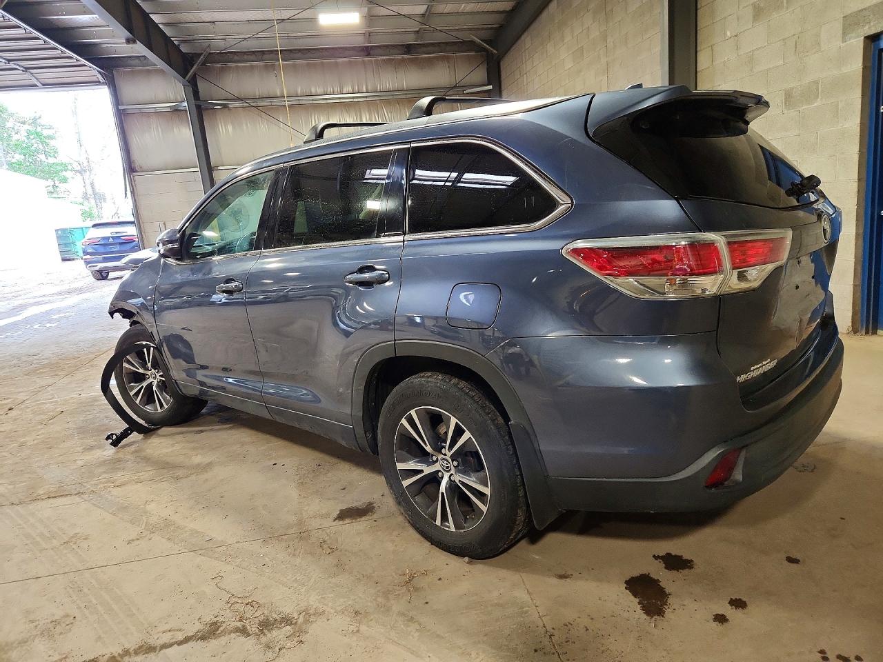 2016 TOYOTA HIGHLANDER XLE photo 4