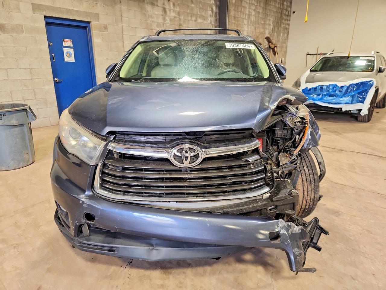 2016 TOYOTA HIGHLANDER XLE photo 13
