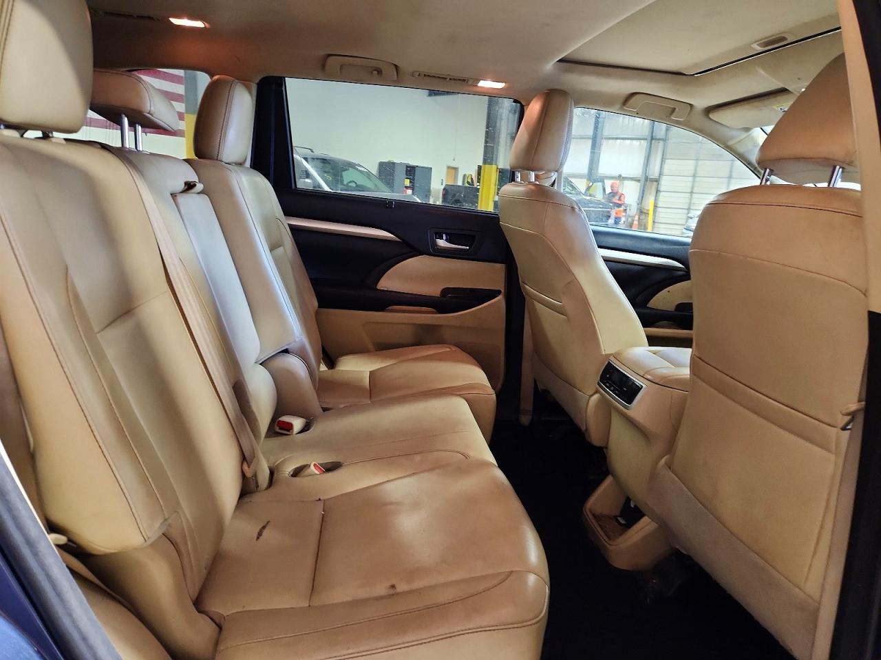 2016 TOYOTA HIGHLANDER XLE photo 31