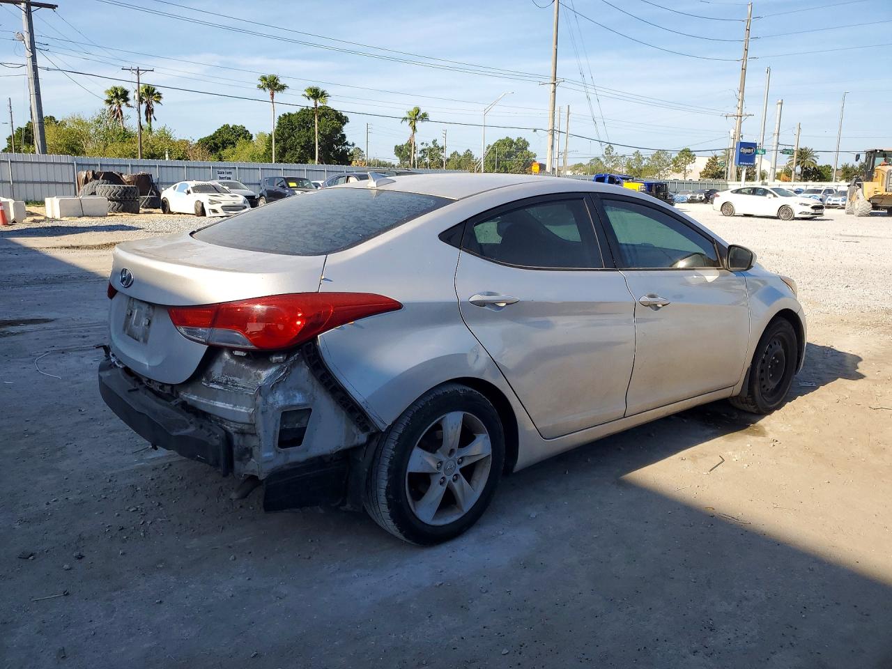 2013 HYUNDAI ELANTRA GLS photo 5