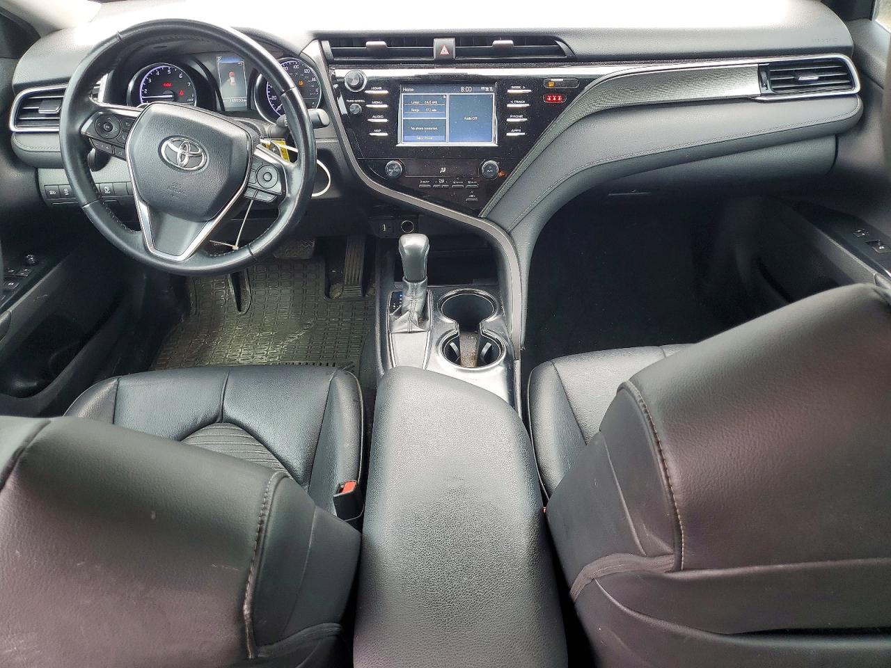 2019 TOYOTA CAMRY SE photo 8