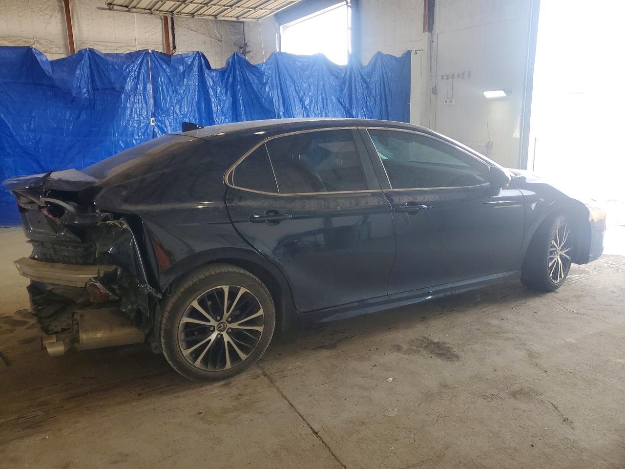 2019 TOYOTA CAMRY SE photo 3