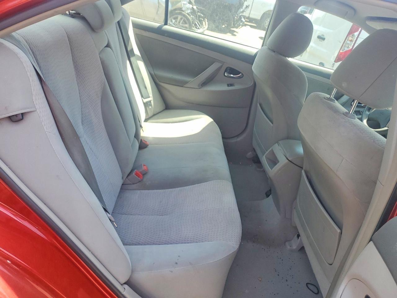 2011 TOYOTA CAMRY LE photo 19
