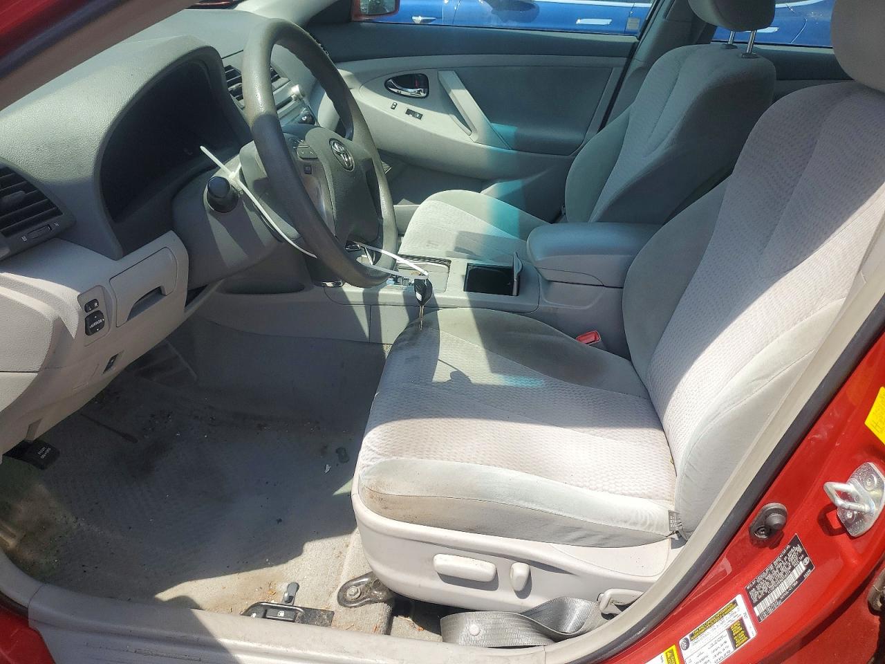 2011 TOYOTA CAMRY LE photo 13