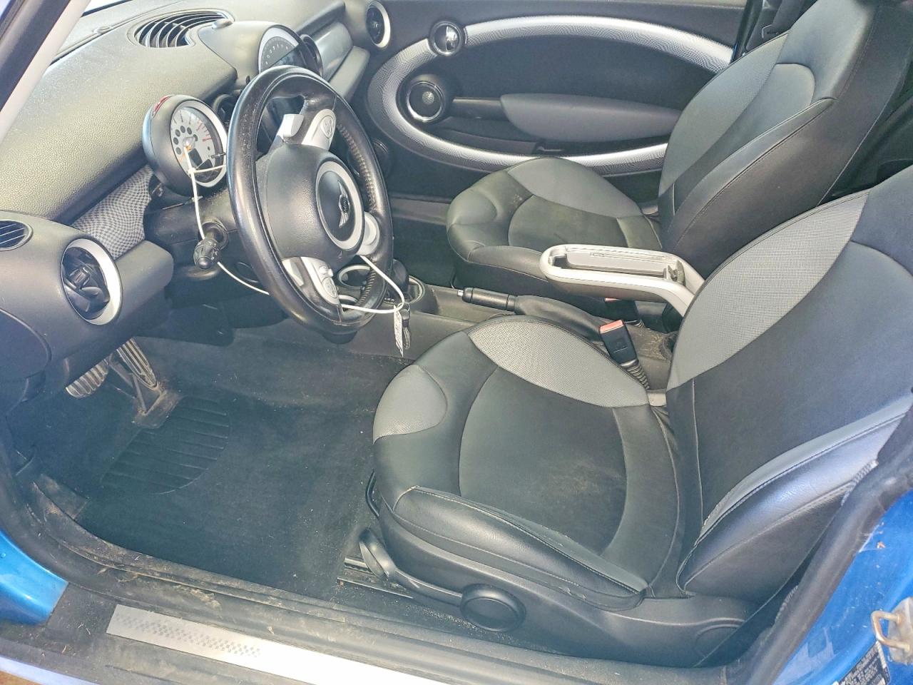 2010 MINI COOPER S photo 13