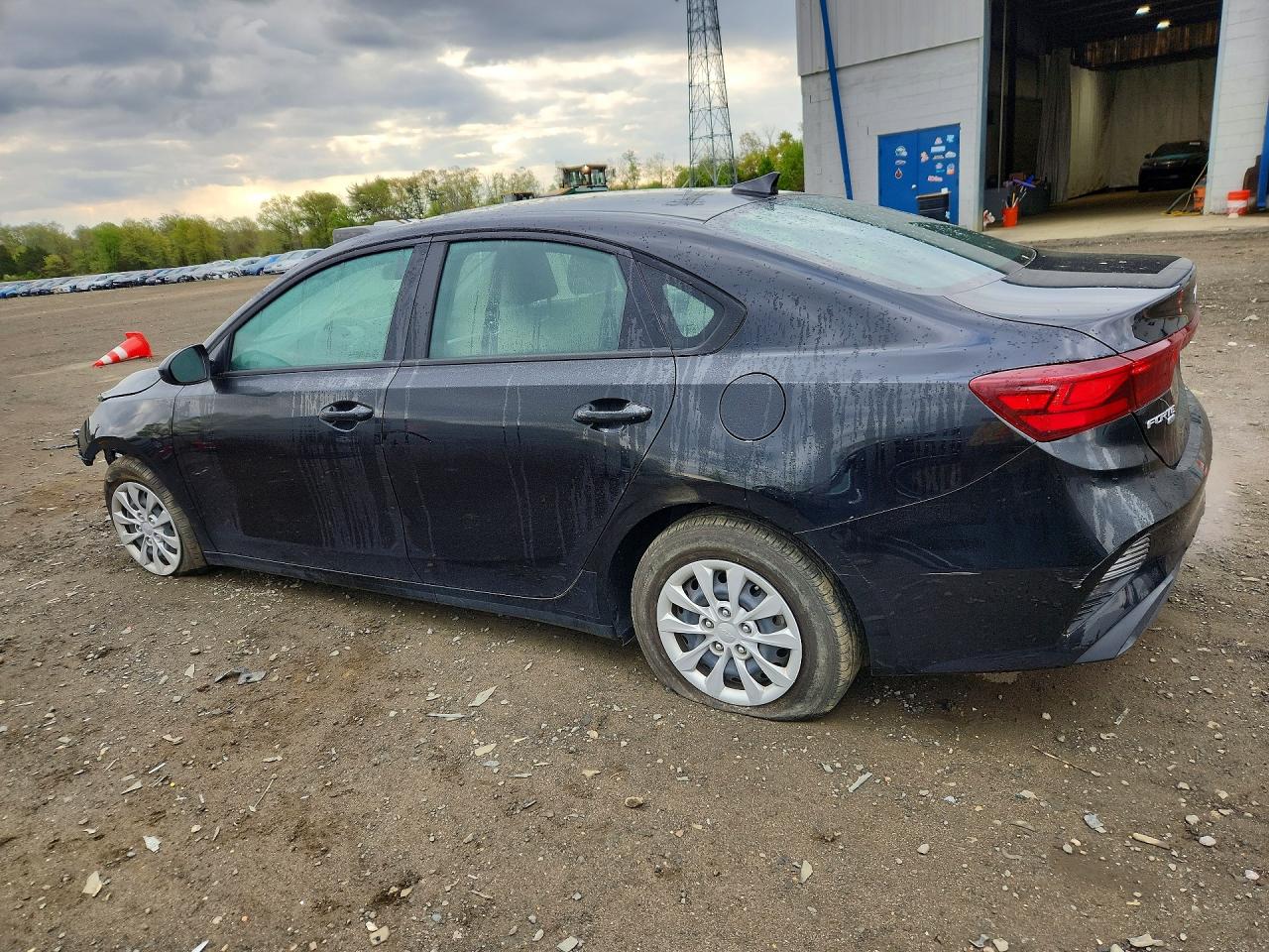 2023 KIA FORTE LX photo 3