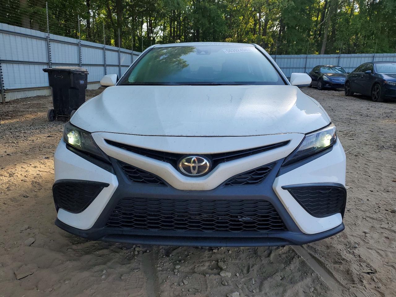 2021 TOYOTA CAMRY SE photo 5