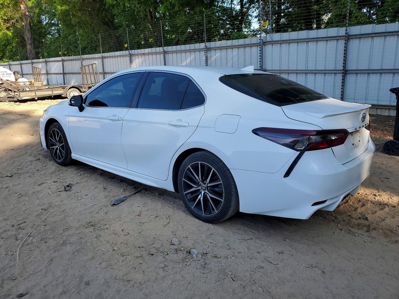 2021 TOYOTA CAMRY SE photo 2