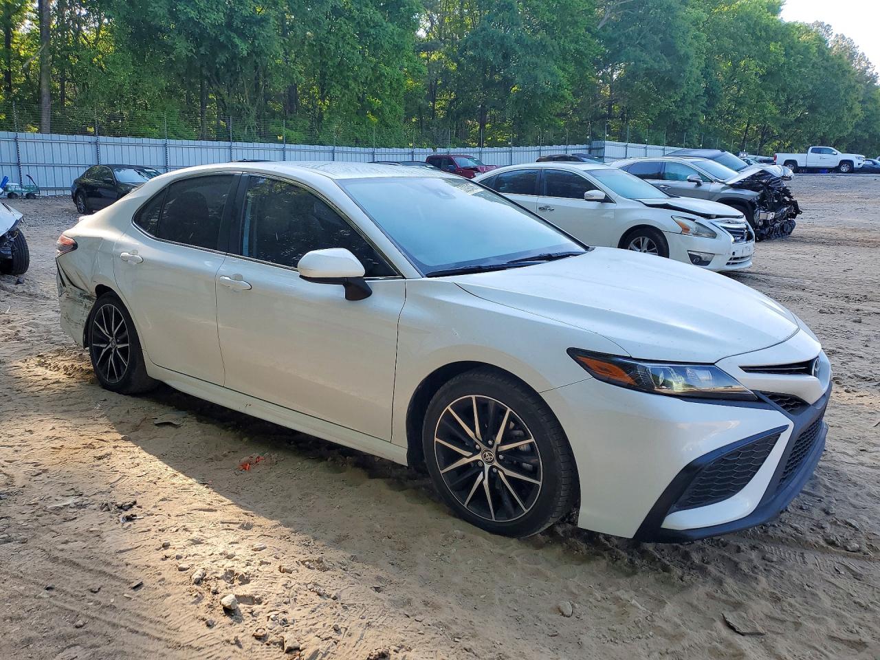 2021 TOYOTA CAMRY SE photo 4