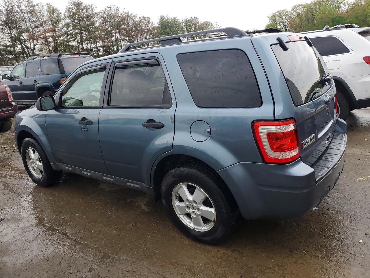 2010 FORD ESCAPE XLT photo 4