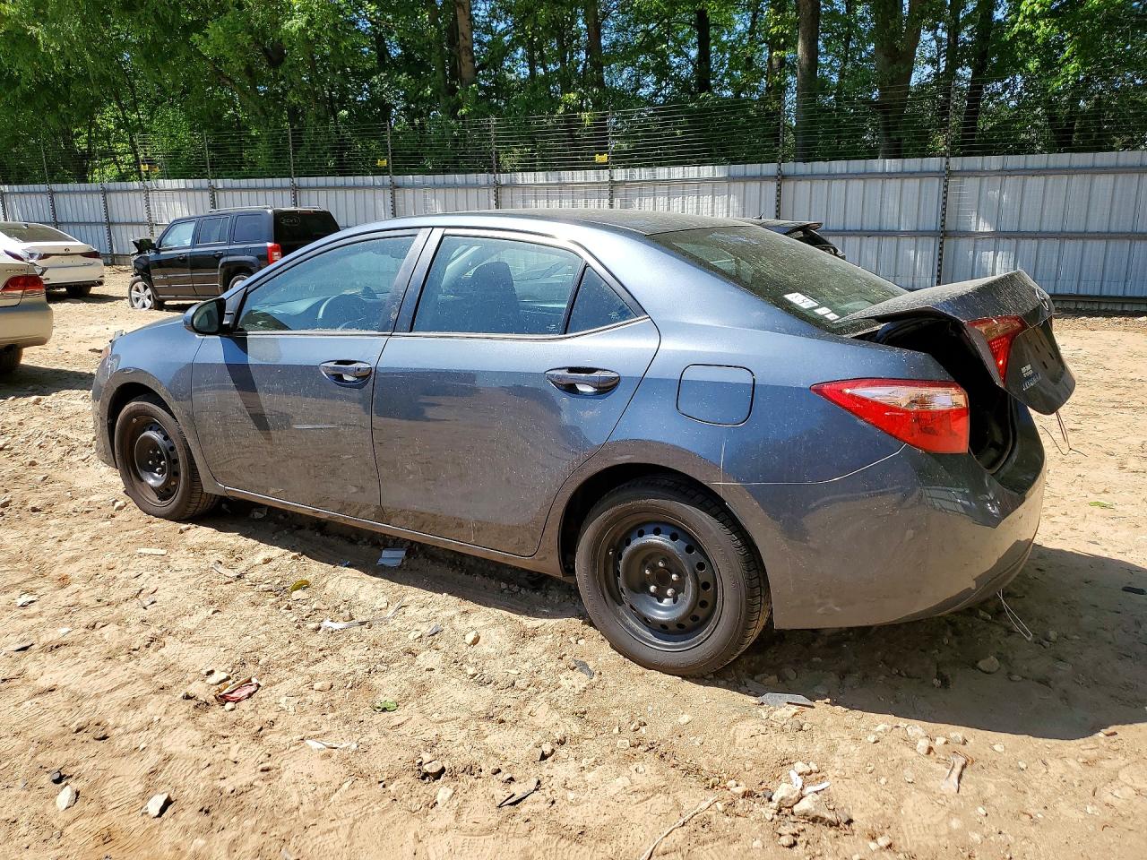 2018 TOYOTA COROLLA LE photo 3