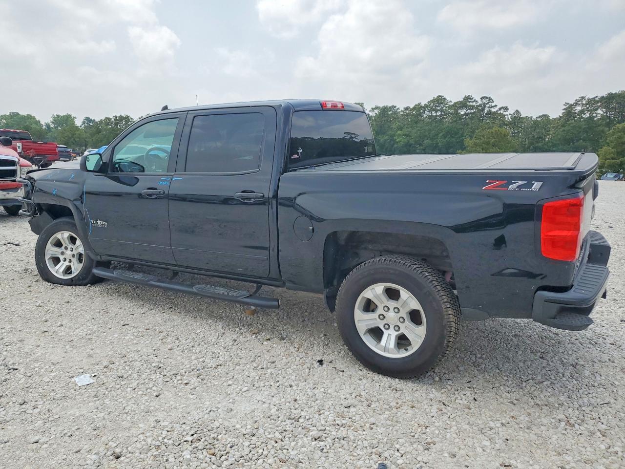 2018 CHEVROLET SILVERADO K1500 LT photo 3