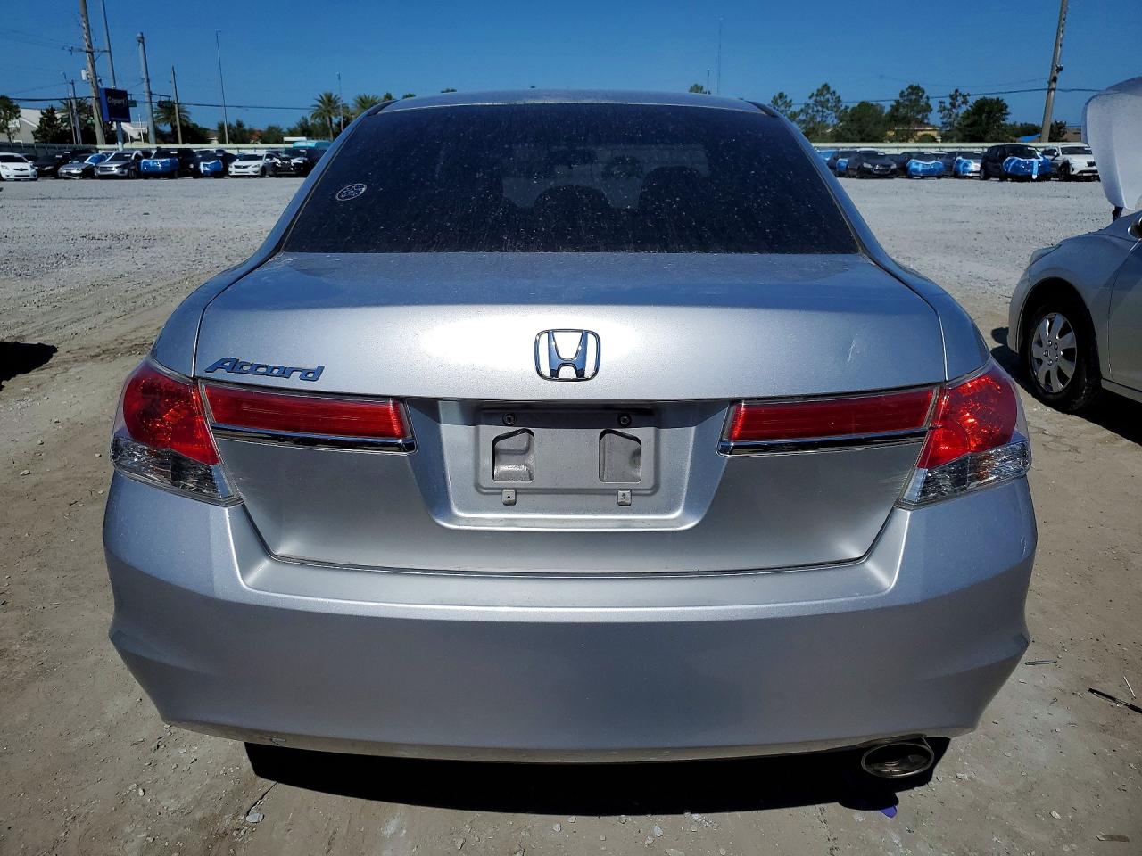 2011 HONDA ACCORD LX photo 11