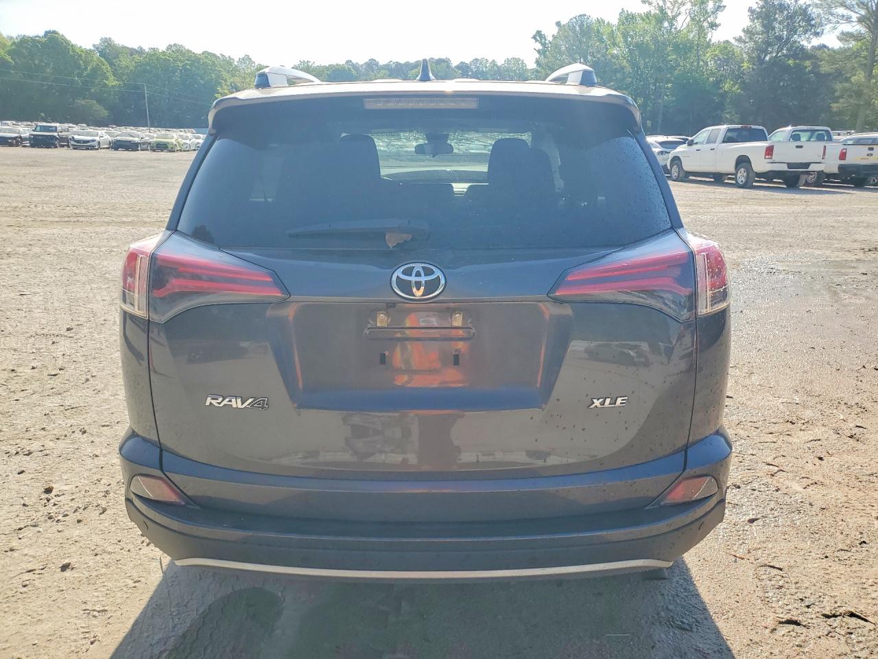2017 TOYOTA RAV4 XLE photo 16