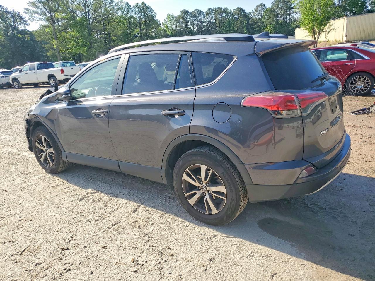 2017 TOYOTA RAV4 XLE photo 4