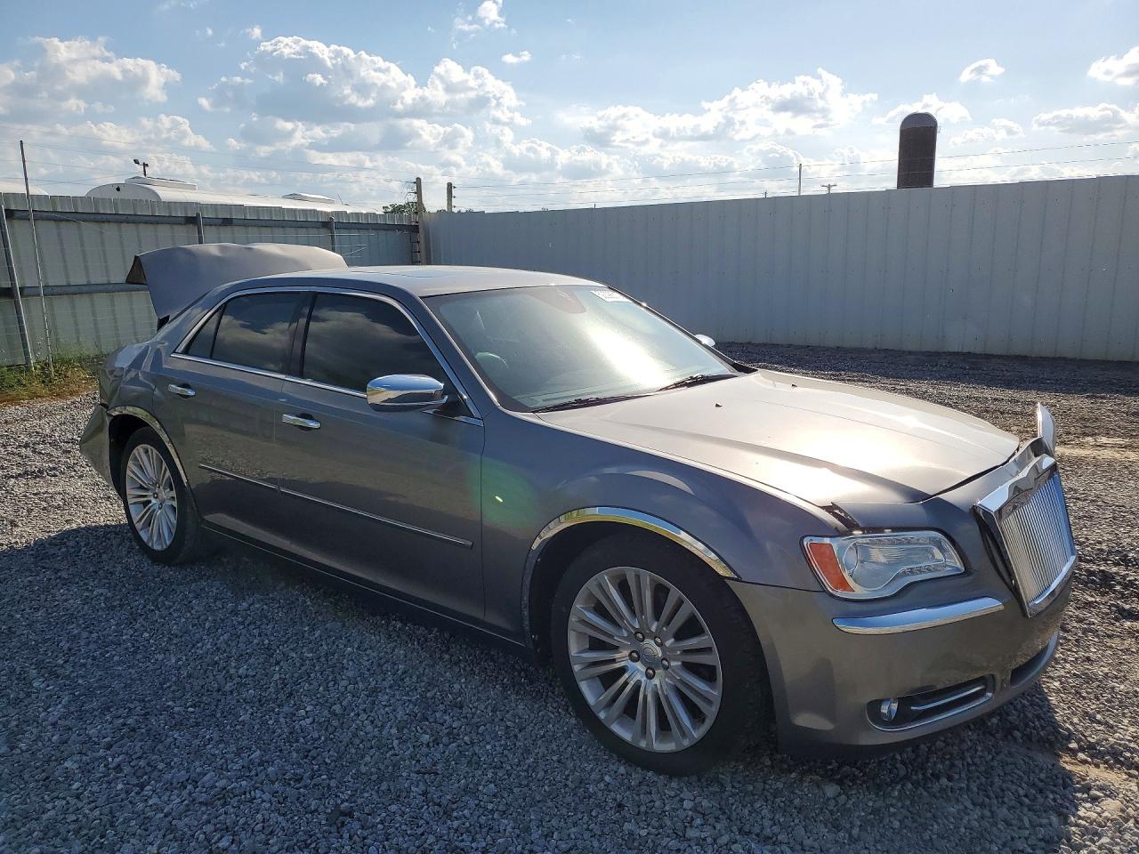 2011 CHRYSLER 300C photo 4