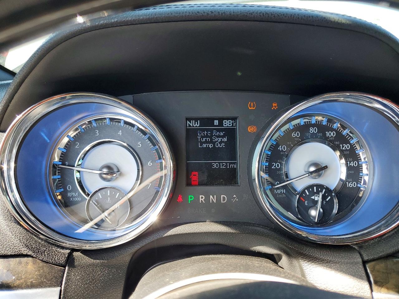 2011 CHRYSLER 300C photo 9