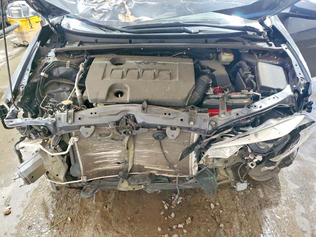 2015 TOYOTA COROLLA LE photo 11