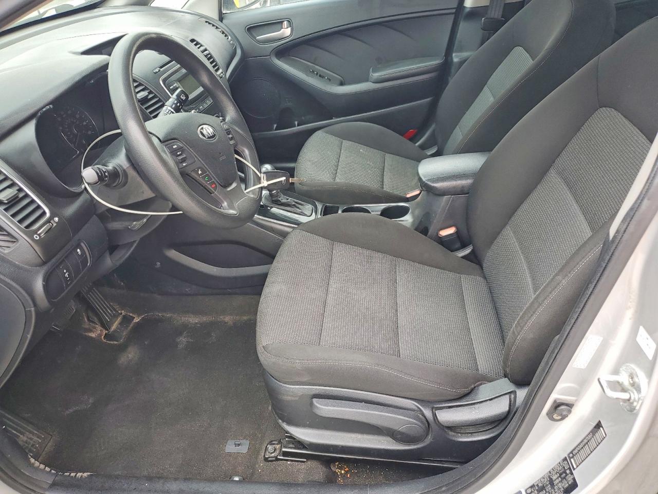 2017 KIA FORTE LX photo 19