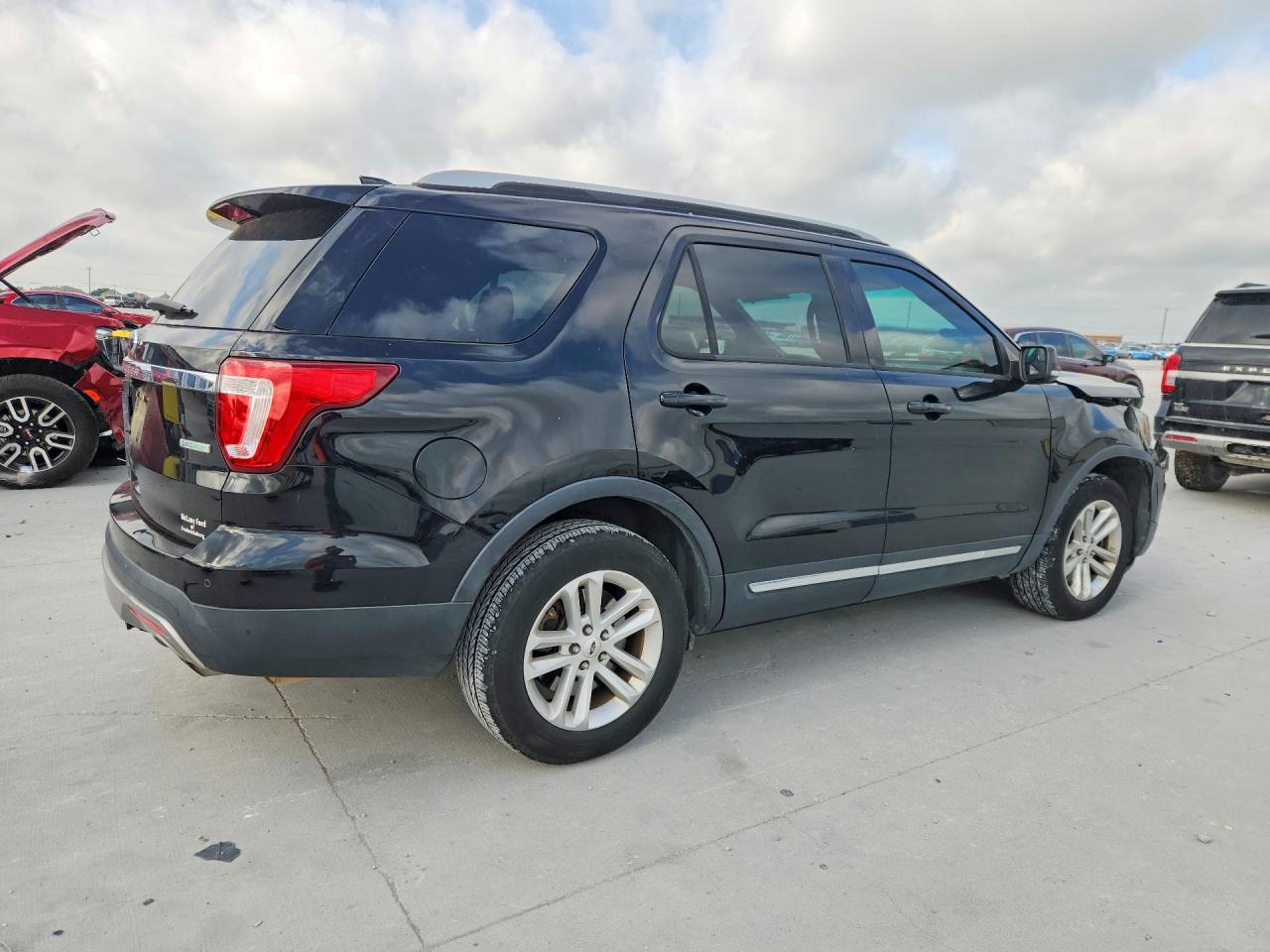 2016 FORD EXPLORER XLT photo 5