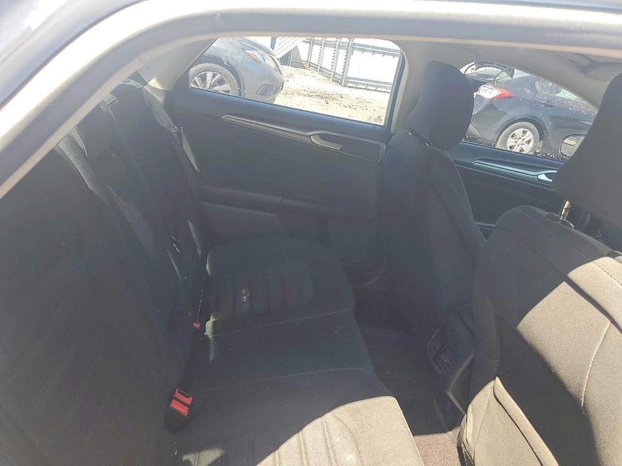 2017 FORD FUSION SE photo 19