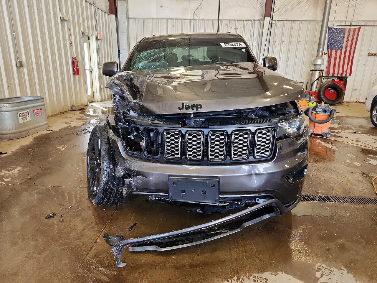 2020 JEEP GRAND CHEROKEE LAREDO photo 9