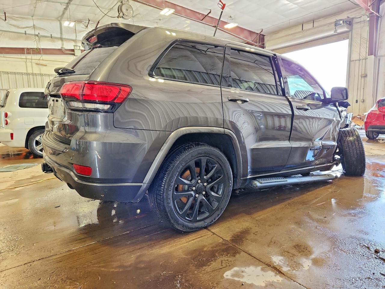 2020 JEEP GRAND CHEROKEE LAREDO photo 5