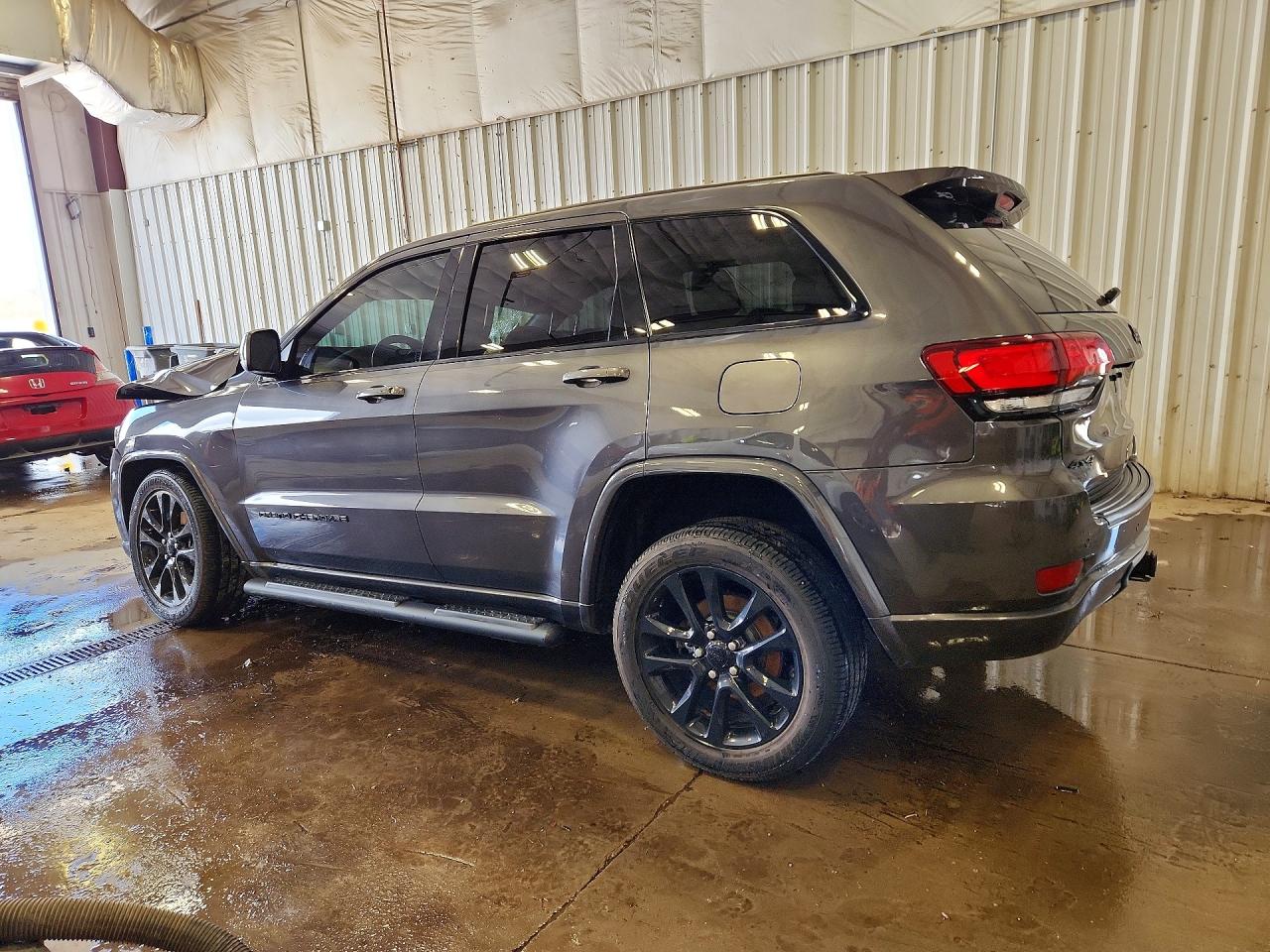 2020 JEEP GRAND CHEROKEE LAREDO photo 3