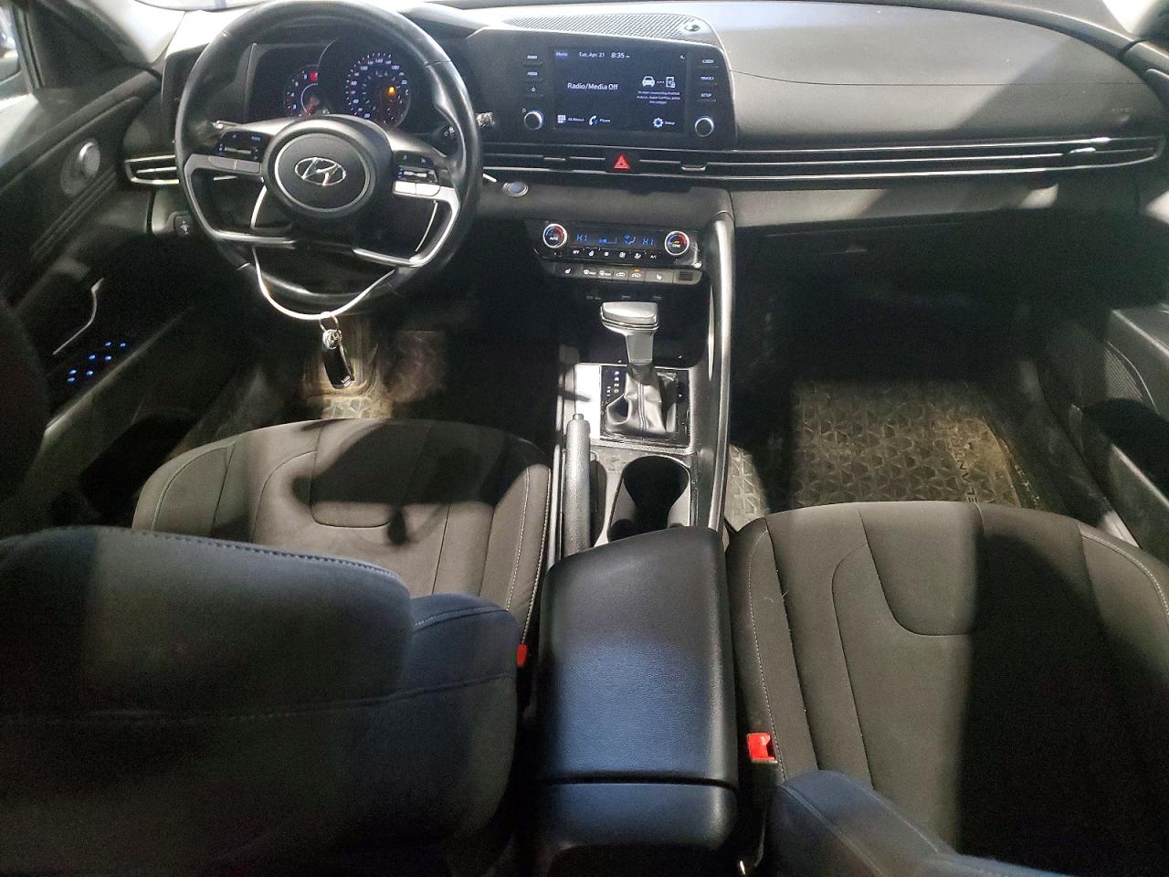 2022 HYUNDAI ELANTRA SEL photo 22