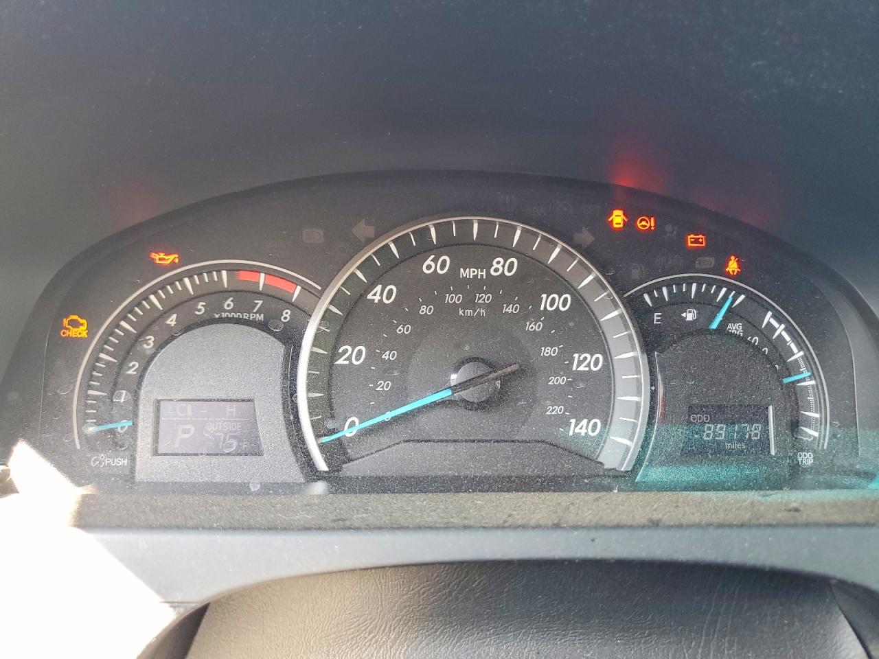 2015 TOYOTA CAMRY LE photo 25