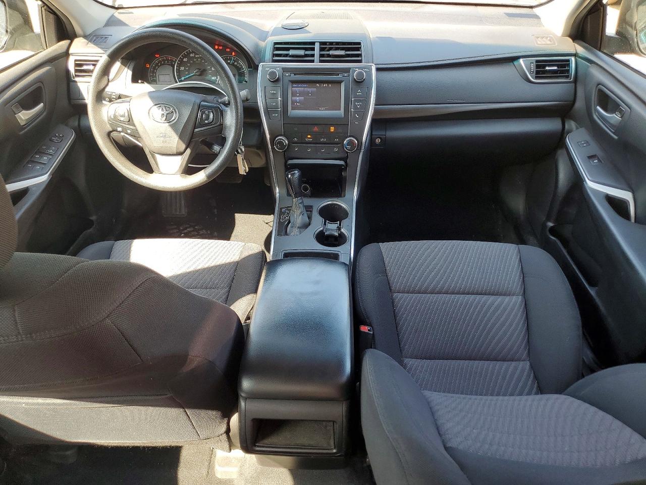 2015 TOYOTA CAMRY LE photo 22